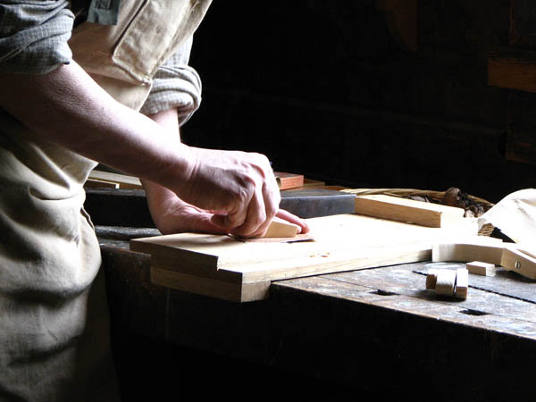 Ofrecemos un servicio de <strong>carpintería  de madera y ebanistería en Bosque (El)</strong> adaptado a las necesidades del <strong>cliente</strong>.